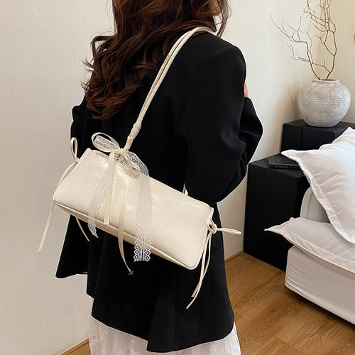 Damen modische Handtasche im eleganten Design mit seidig glänzender Oberfläche Nord Taschen
