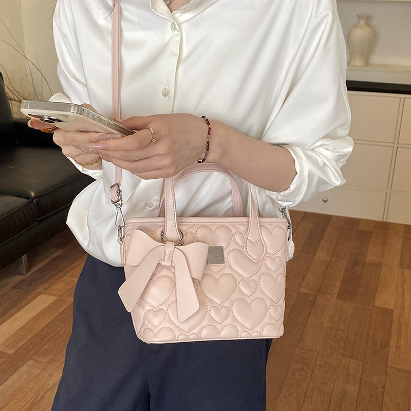 Damen hochwertige Handtasche mit verspieltem Herzdesign Nord Taschen