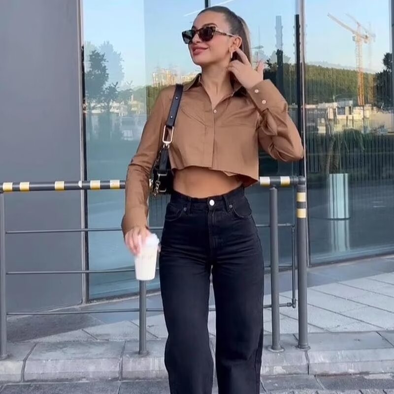 Damen cropped Bluse mit klassischem Kragen und praktischen Brusttaschen Nord Taschen