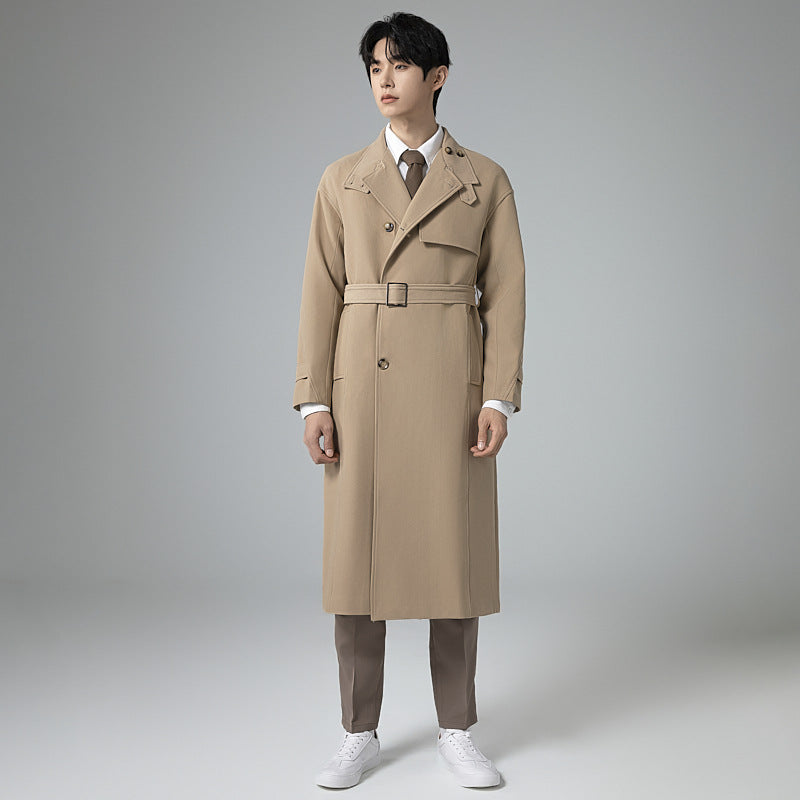 Herren Langer moderner Trenchcoat aus leichtem Twill mit verdeckter Knopfleiste und Taillenriegel Nord Taschen