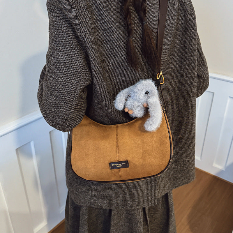 Damen modische Schultertasche mit flauschigem Anhänger Nord Taschen