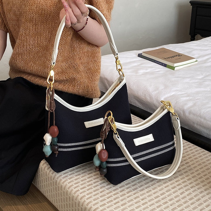Damen Hobo-Tasche aus strapazierfähigem Material mit dekorativer Quaste Nord Taschen