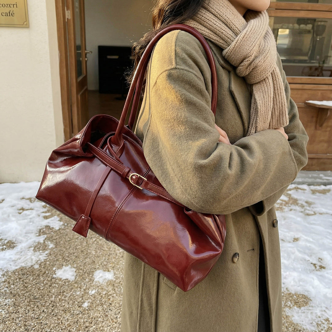 Damen elegante Handtasche mit glänzendem Finish Nord Taschen