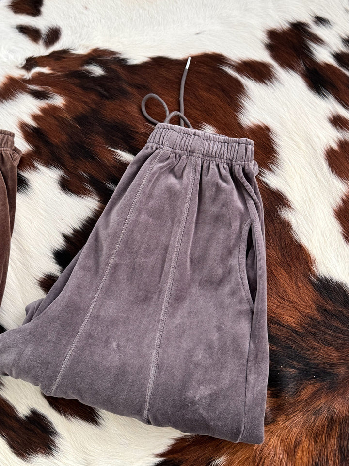Damen weite Velours-Hose mit elastischem Bund und praktischen Seitentaschen