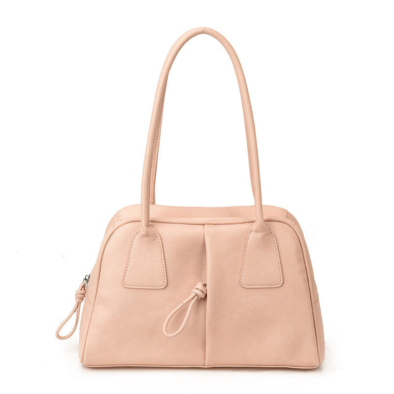 Damen Handtasche mit verspieltem Plüschelement und elegantem Design Nord Taschen