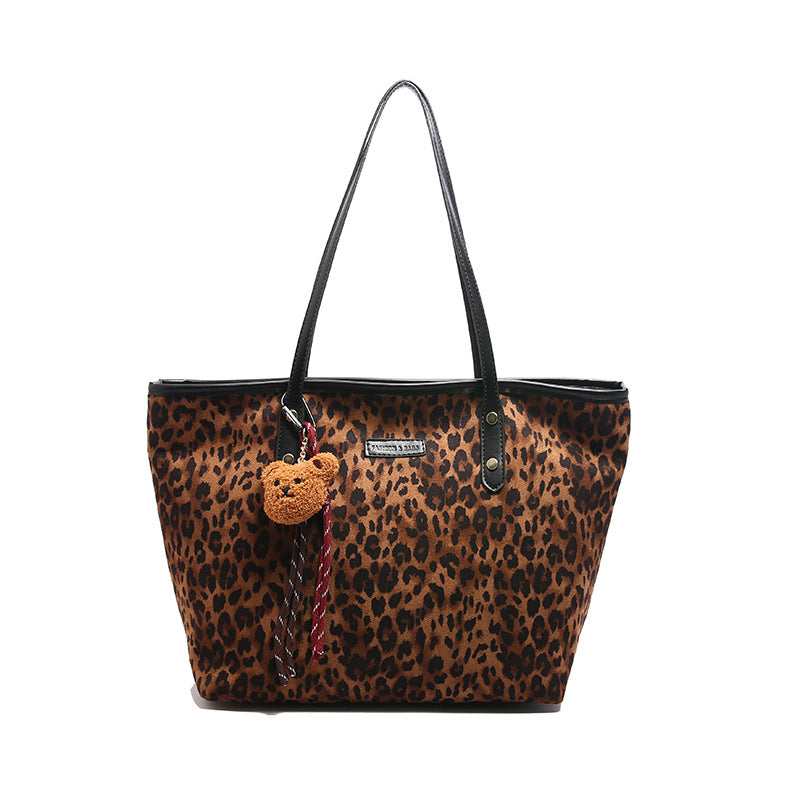 Damen elegante Tragetasche mit verspieltem Anhänger Nord Taschen