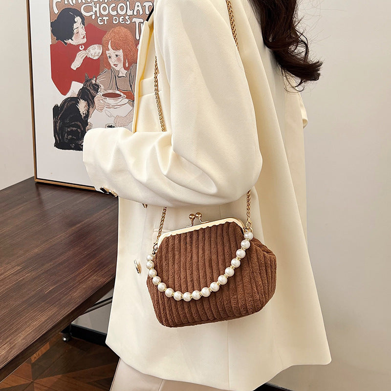 Damen elegante Clutch mit Perlenkette Nord Taschen