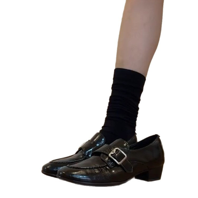 Damen Loafer mit poliertem Finish, dekorativer Metallschnalle und niedrigem Blockabsatz Nord Taschen