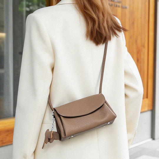 Damen Umhängetasche im minimalistischen Design mit abnehmbarem Anhänger Nord Taschen