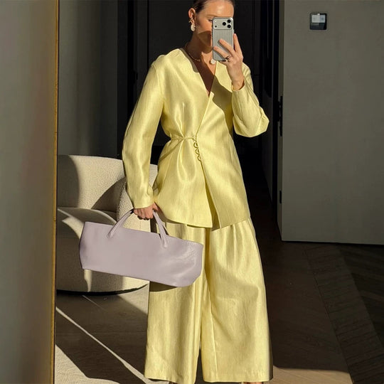 Damen Zweiteiliges Wickelblazer-Set mit Bindegürtel und hochgeschnittener weiter Plisseehose Nord Taschen