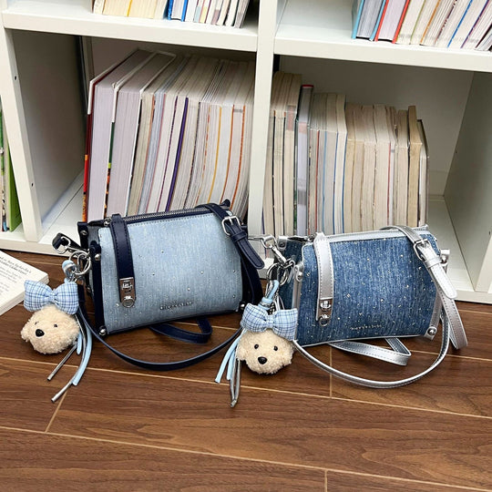 Damen Umhängetasche aus hochwertigem Denim mit verspieltem Anhänger Nord Taschen