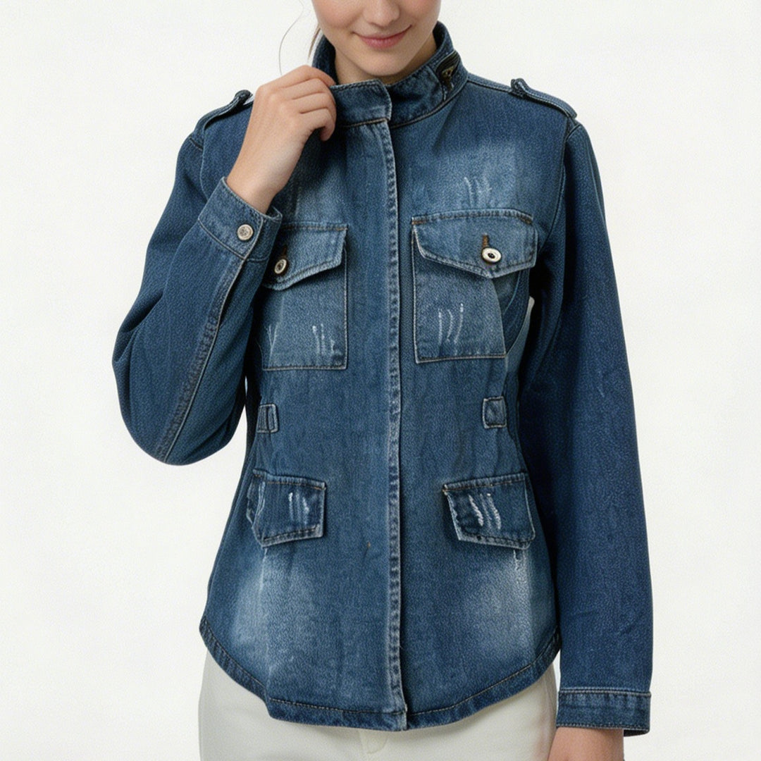 Damen taillierte Military-Denimjacke mit Stehkragen, aufgesetzten Pattentaschen und dezenten Used-Details Nord Taschen
