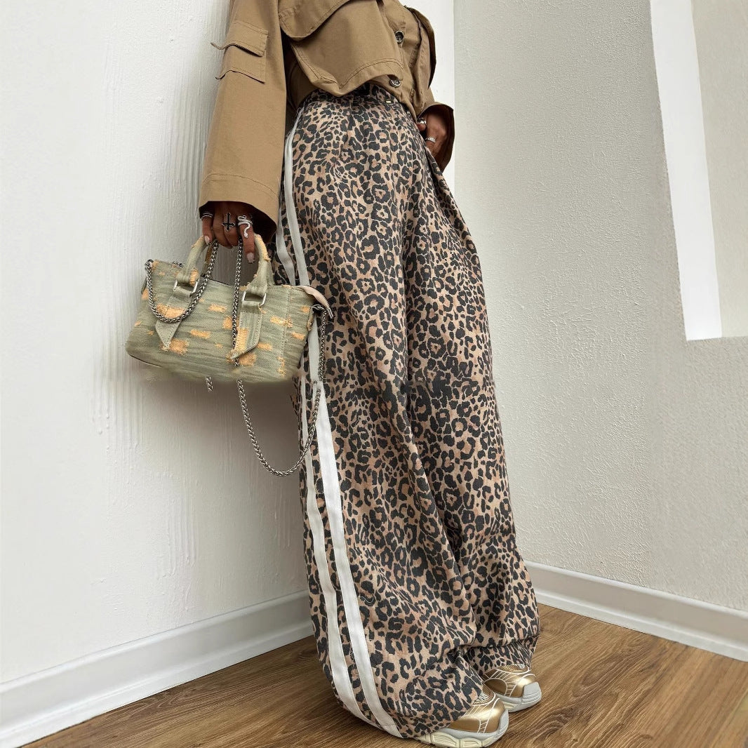 Damen weite Leoparden-Trackpants mit elastischem Bund und seitlichen Kontraststreifen Nord Taschen