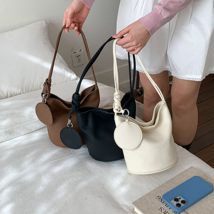 Damen Beuteltasche aus weichem Kunstleder mit abnehmbarem Schlüsselanhänger Nord Taschen
