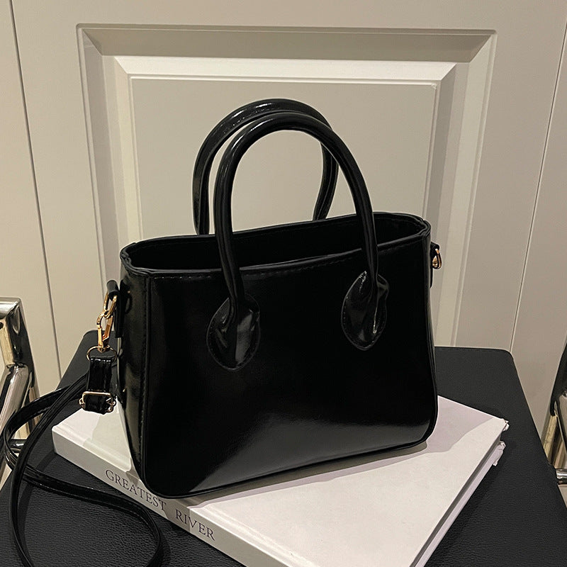 Damen elegante Handtasche aus glänzendem Kunstleder Nord Taschen