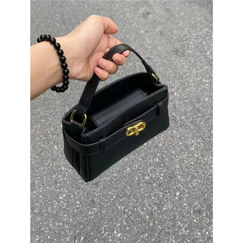 Damen Tragetasche mit eleganter Struktur und luxuriösem Kettenverschluss Nord Taschen