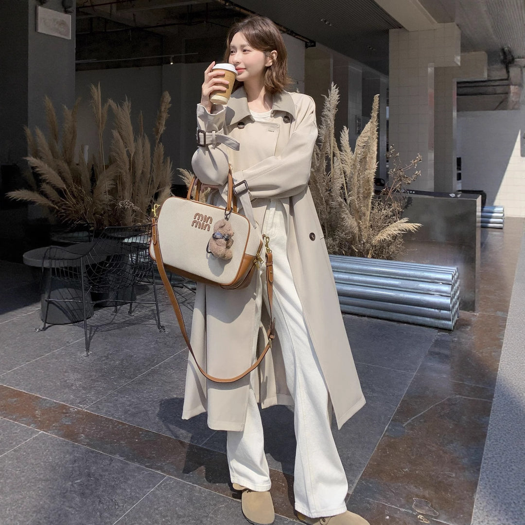 Damen Lang geschnittener minimalistischer Trenchcoat mit weichem Fall, überschnittenen Schultern und verstellbaren Ärmelriemen Nord Taschen
