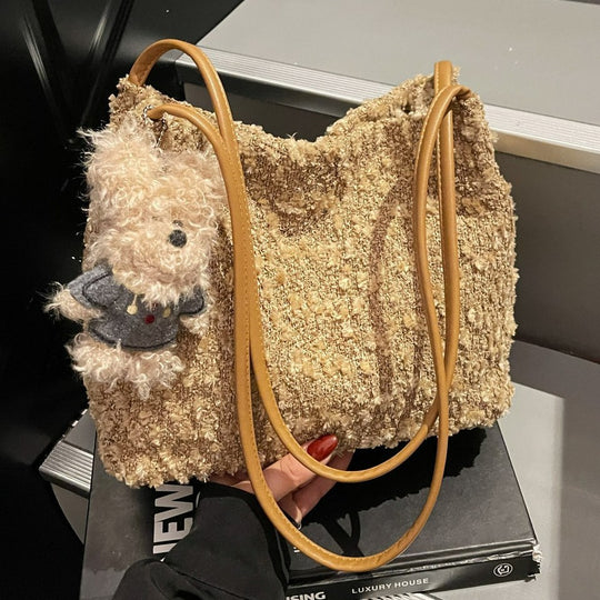 Damen modische Umhängetasche mit süßem Plüschanhänger Nord Taschen