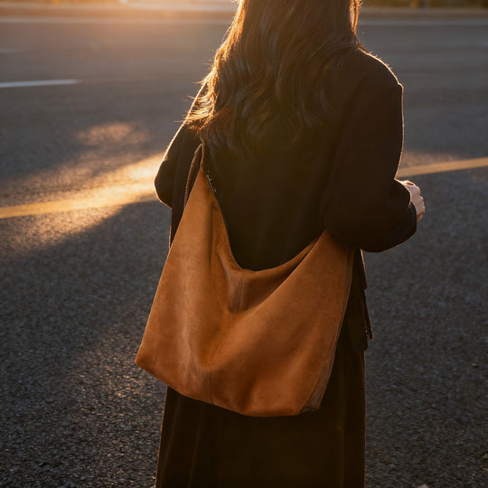 Damen Hobo-Tasche aus weichem Veloursleder mit verstellbarem Schulterriemen Nord Taschen