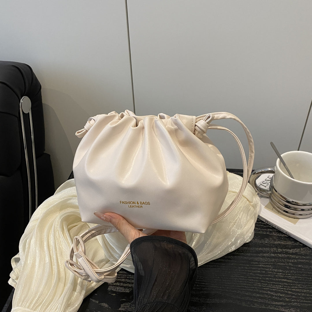 Damen Umhängetasche aus glattem Kunstleder mit verstellbarem Kordelzug Nord Taschen