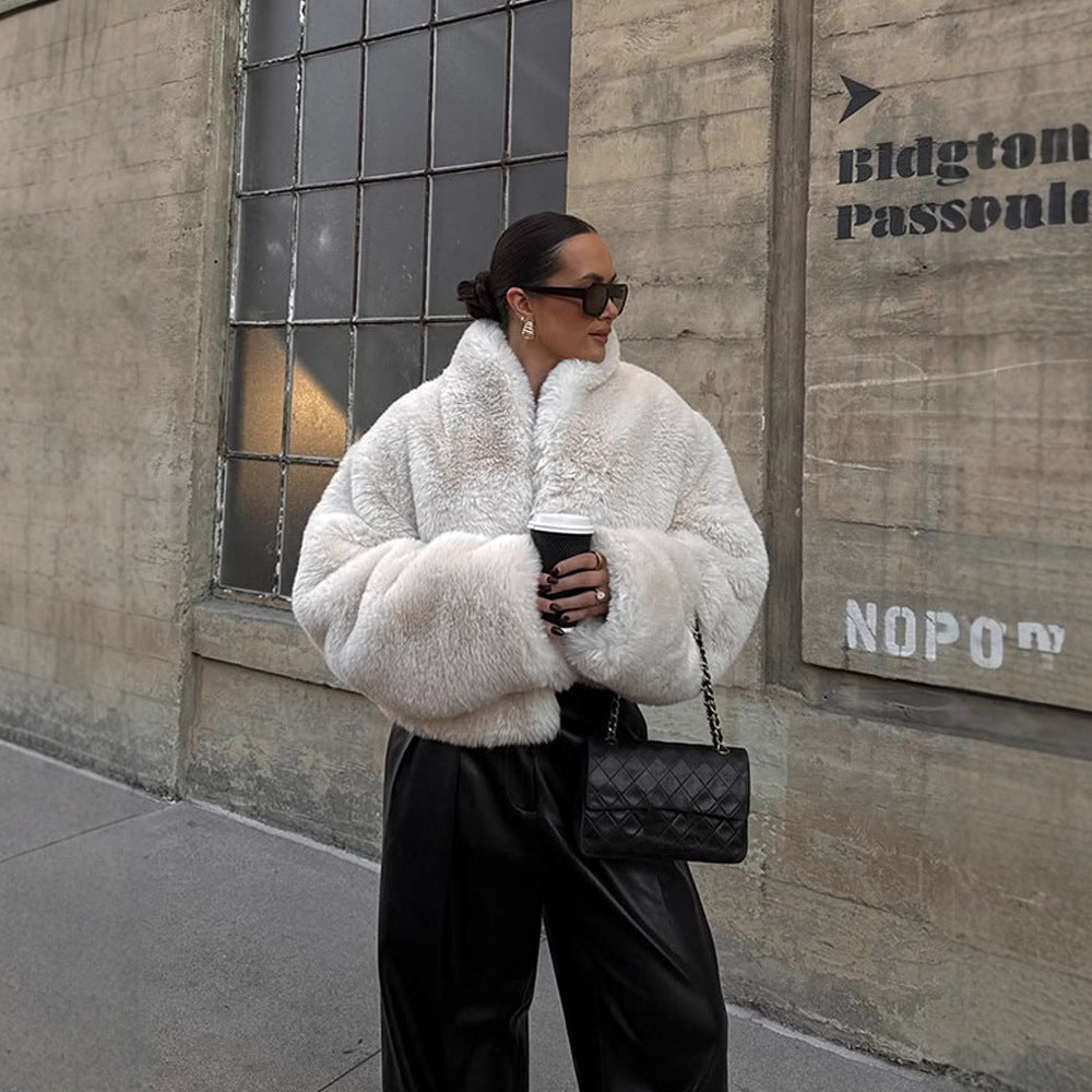 Damen Kurze kuschelige Faux‑Fur‑Bomberjacke mit voluminösem Schalkragen und kastiger Silhouette Nord Taschen