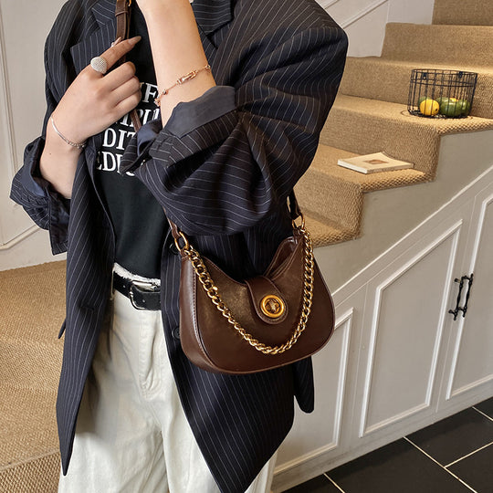 Damen Hobo-Tasche mit eleganter Kettenverzierung und hochwertigem Leder Nord Taschen