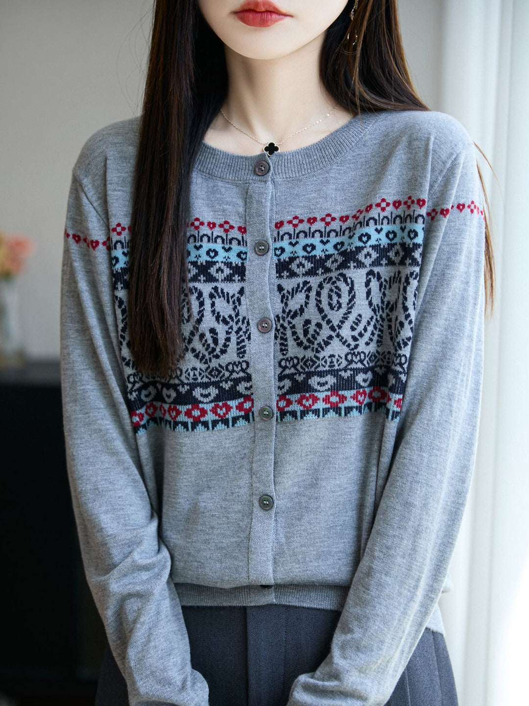 Damen Leichter Feinstrick-Cardigan mit nordischem Jacquardmuster und feiner Knopfleiste Nord Taschen