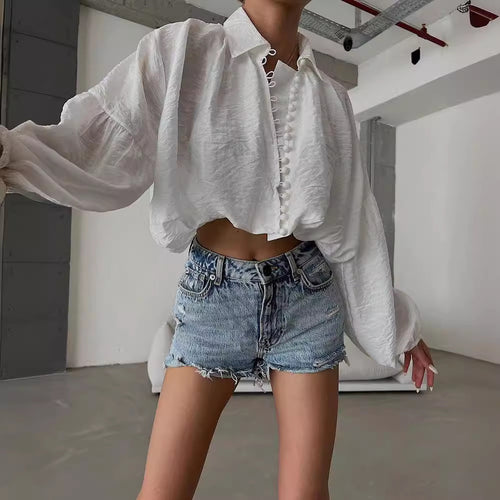 Damen Kurze Bluse mit Ballonärmeln, Zier-Knopfleiste und leichter Struktur Nord Taschen