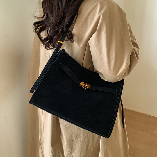 Damen elegante Umhängetasche aus hochwertigem Veloursleder mit feinem Verschluss Nord Taschen