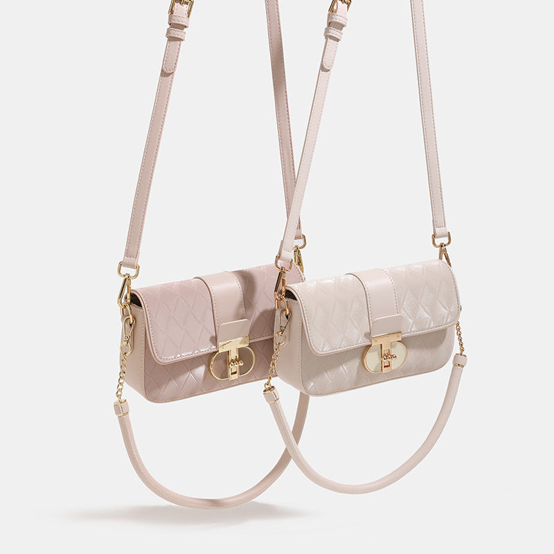Damen Umhängetasche mit eleganter Steppung und fein gearbeiteten Metallakzenten Nord Taschen