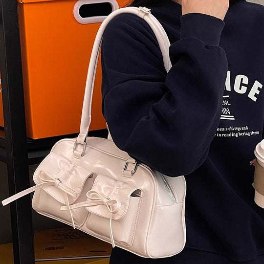 Damen elegante Handtasche mit Zierknoten und doppelten Fronttaschen Nord Taschen