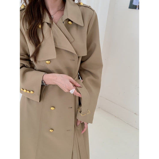 Damen Taillierter Trenchcoat mit Bindegürtel und goldenen Knopfdetails Nord Taschen