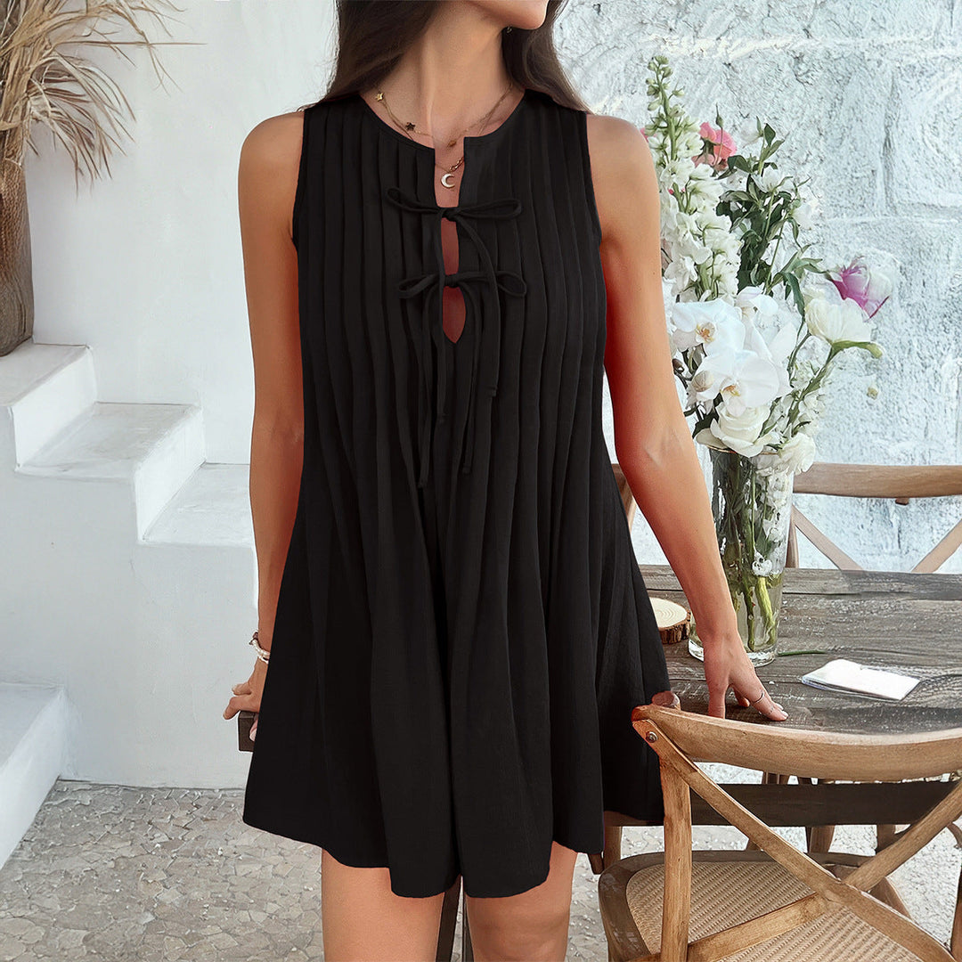 Damen Ärmelloses Sommerkleid mit Plisseefalten und dekorativem Schlüssel-Ausschnitt
