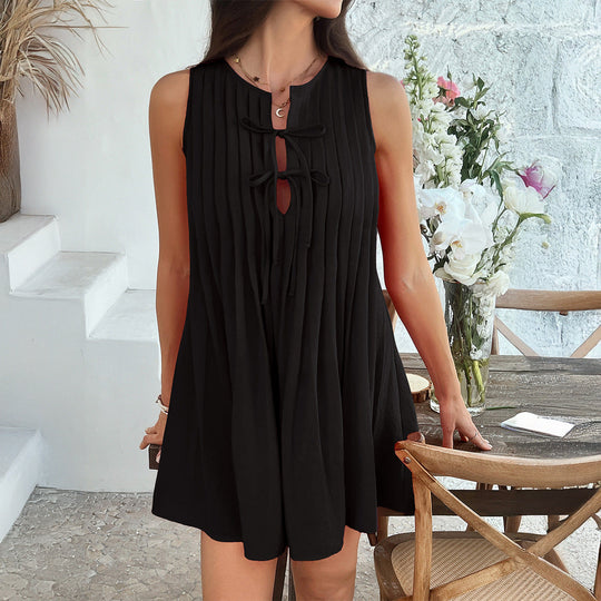 Damen Ärmelloses Sommerkleid mit Plisseefalten und dekorativem Schlüssel-Ausschnitt
