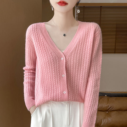 Damen Kurzgeschnittener Feinstrick-Cardigan mit V‑Ausschnitt, feiner Rippenstruktur und Perlmuttknöpfen Nord Taschen