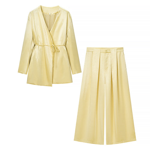 Damen Zweiteiliges Satin-Ensemble mit Wickelblazer und weiter Plissee-Hose Nord Taschen