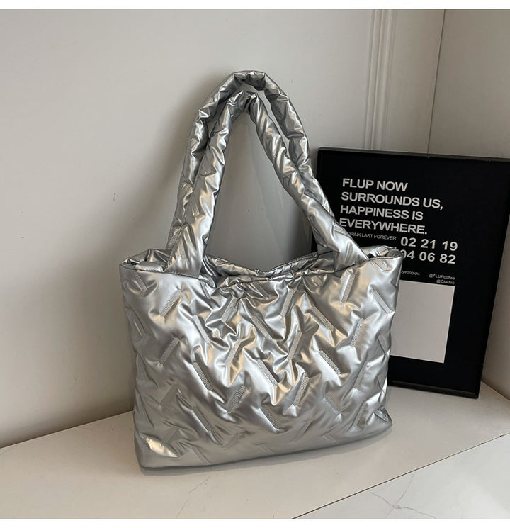 Damen praktische und stylische Tragetasche mit moderner Steppung Nord Taschen