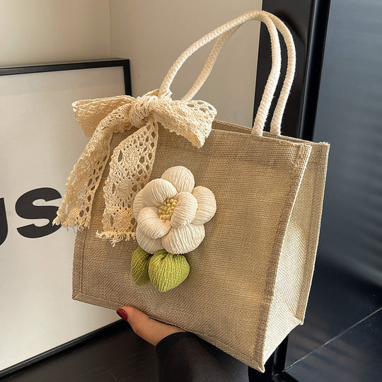 Damen Jute-Handtasche mit floralem Akzent und dekorativem Schleifenband Nord Taschen