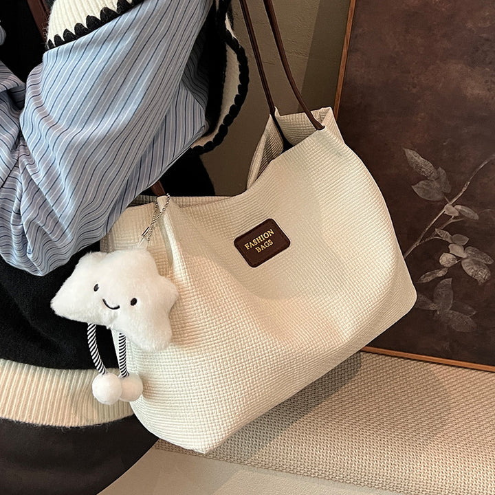 Damen Schultertasche mit hochwertiger Textur und eleganten Akzenten Nord Taschen