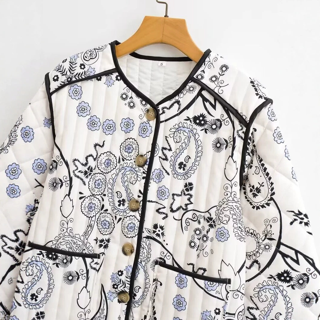 Damen Gesteppte Kurzjacke mit Paisley‑Blumenprint, Rundhalsausschnitt und Kontrastpaspel Nord Taschen