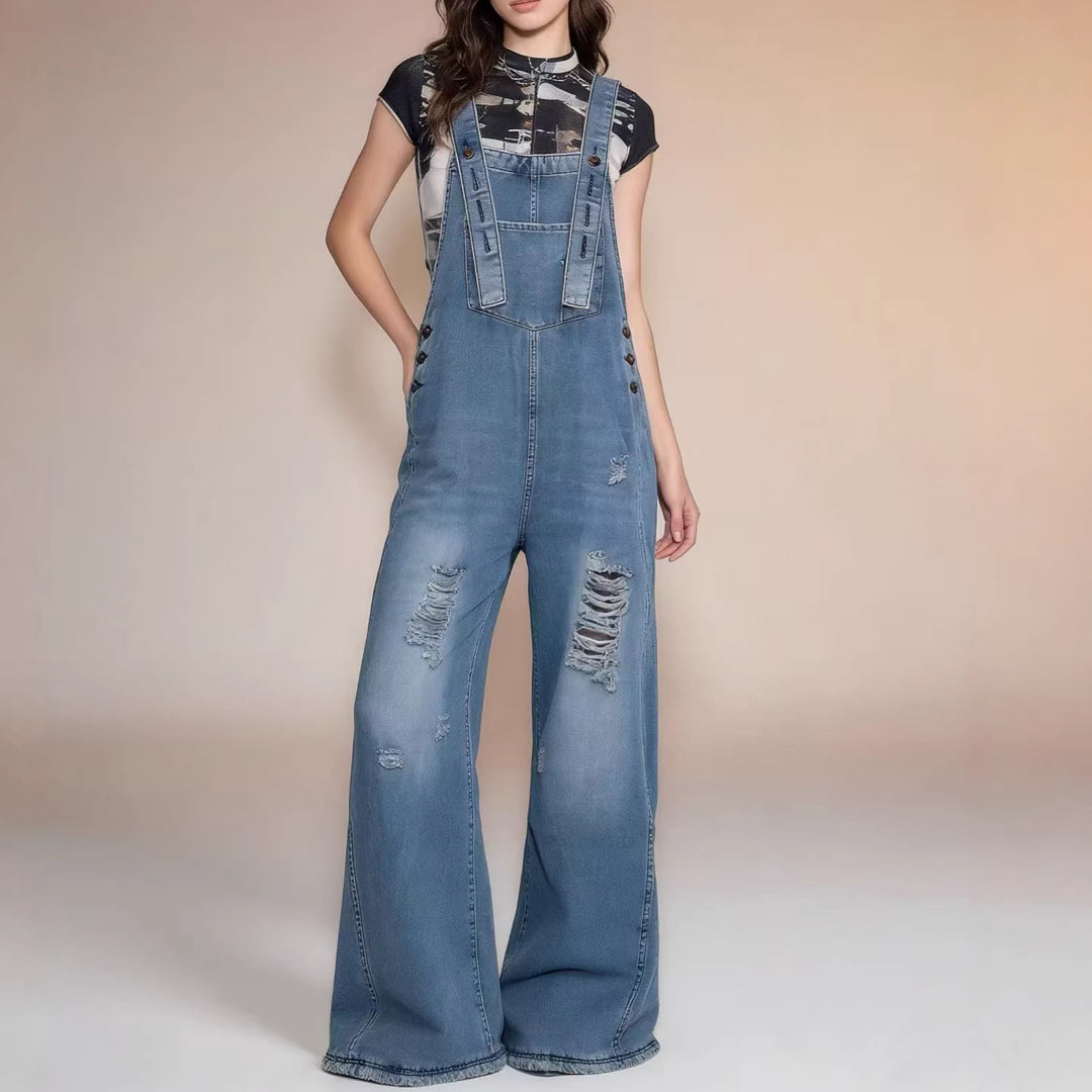 Damen moderne Baggy-Latzhose aus pigmentgefärbtem Stretch-Denim mit verstellbaren Trägern und sichtbaren Rissen Nord Taschen