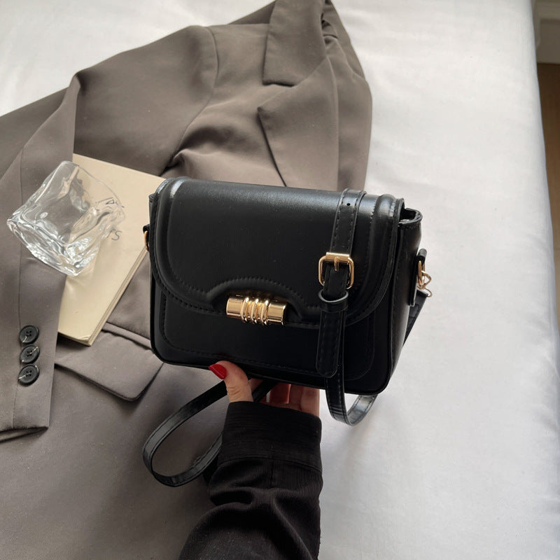 Damen elegante Umhängetasche mit strukturiertem Design und goldfarbenem Verschluss Nord Taschen