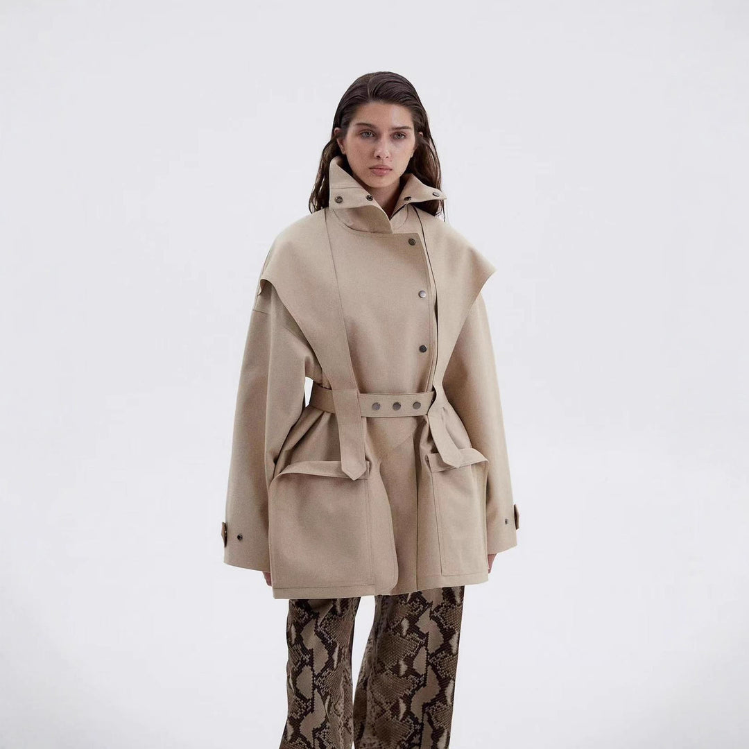 Damen Taillierte Übergangsjacke mit Stehkragen, Schultercape und Bindegürtel Nord Taschen