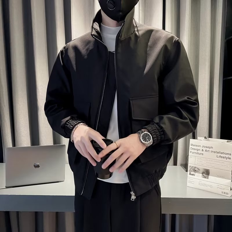 Herren Leichte Tech-Bomberjacke mit Stehkragen, großer Klappbrusttasche und elastischem Saum Nord Taschen