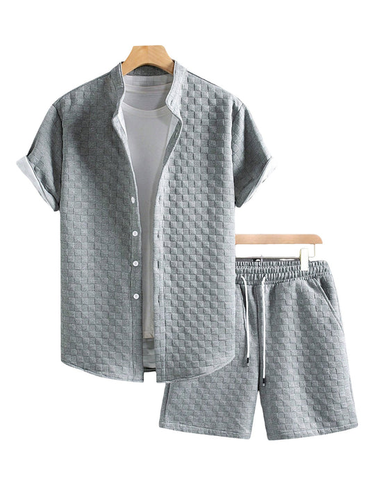 Herren nan zweiteiliges Sommerensemble mit Stehkragen-Hemdjacke und elastischen Komfort-Shorts in geprägter Karo-Textur - Arvani