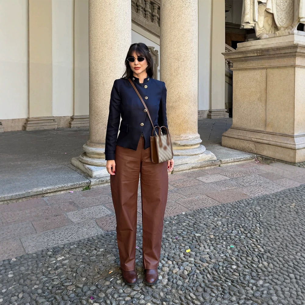 Damen Taillierter Blazer mit Stehkragen und goldenen Zierknöpfen Nord Taschen