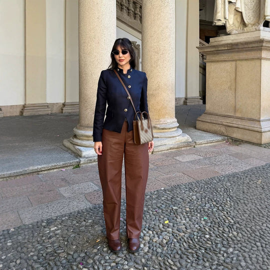 Damen Taillierter Blazer mit Stehkragen und goldenen Zierknöpfen Nord Taschen