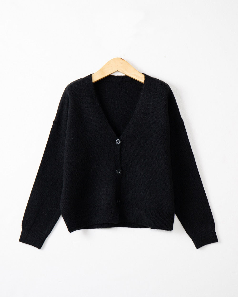 Damen Strickjacke mit V-Ausschnitt und Knopfdetails