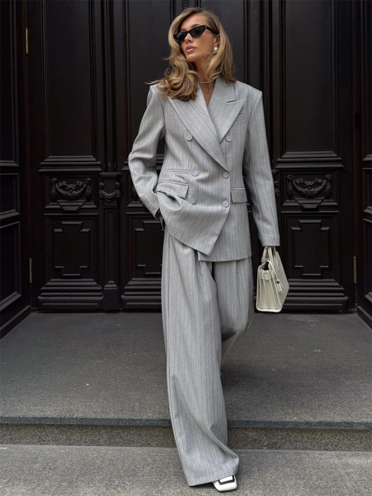 Damen Oversize-Doppelreiher Blazer-Set mit Nadelstreifen und weiten Bundfaltenhosen Nord Taschen