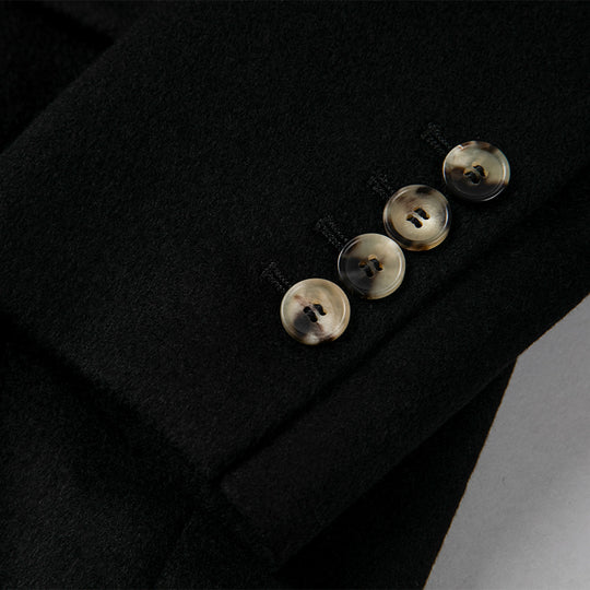 Herren Doppelreihiger Wollblend-Mantel mit kastiger Silhouette und goldenen Schmuckknöpfen Nord Taschen